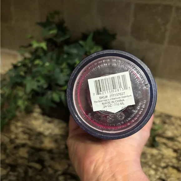 Starbucks Christmas Holiday
2022 Flowers Glitter 24 oz Cold
Cup Tumbler - Picture 4 of 4